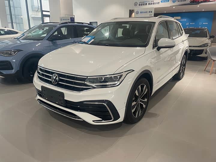 Фото 1 - Volkswagen Tiguan L Pro