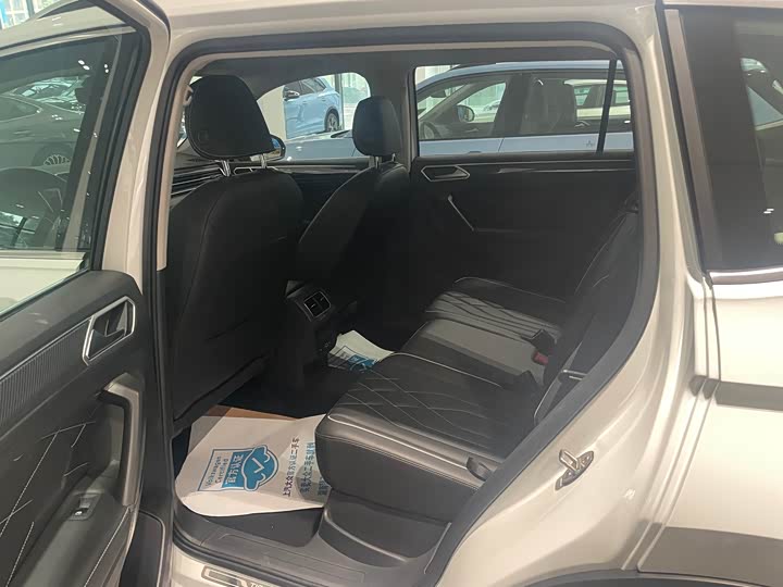 Фото 8 - Volkswagen Tiguan L Pro