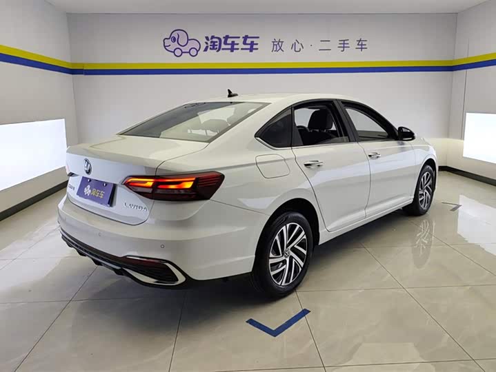 Фото 3 - Volkswagen Lavida