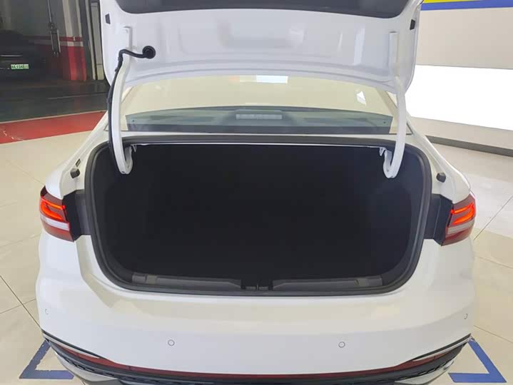 Фото 4 - Volkswagen Lavida