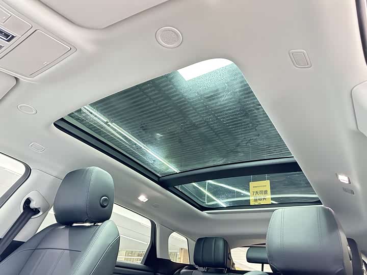 Фото 8 - Land Rover Range Rover Evoque L Hybrid