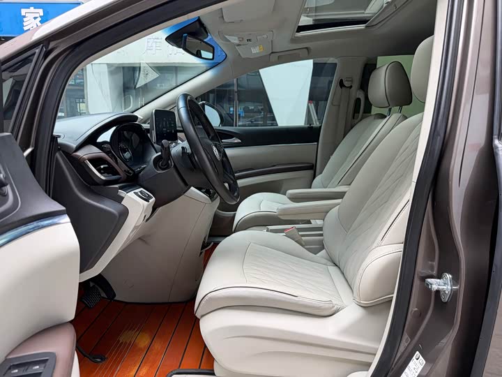 Фото 5 - Buick GL8 ES