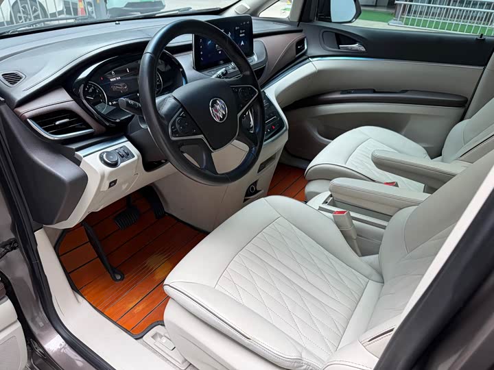 Фото 6 - Buick GL8 ES