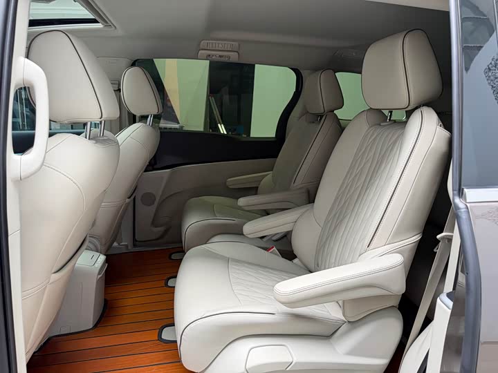 Фото 7 - Buick GL8 ES