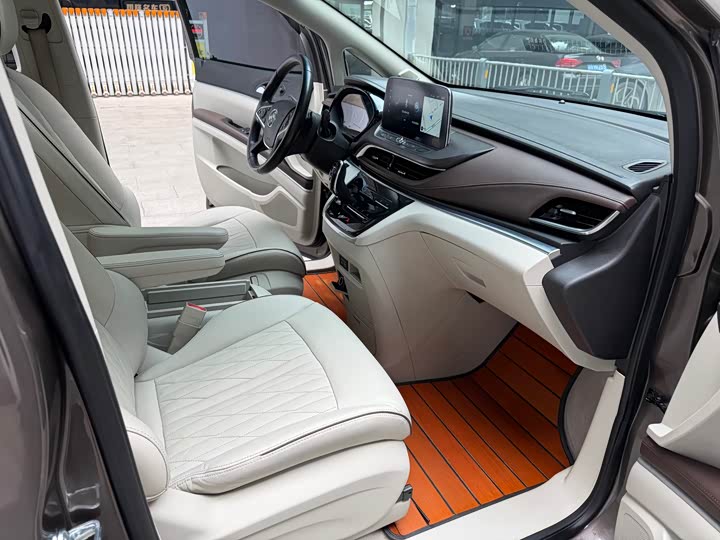 Фото 8 - Buick GL8 ES