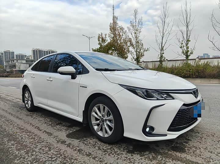 Фото 3 - Toyota Corolla