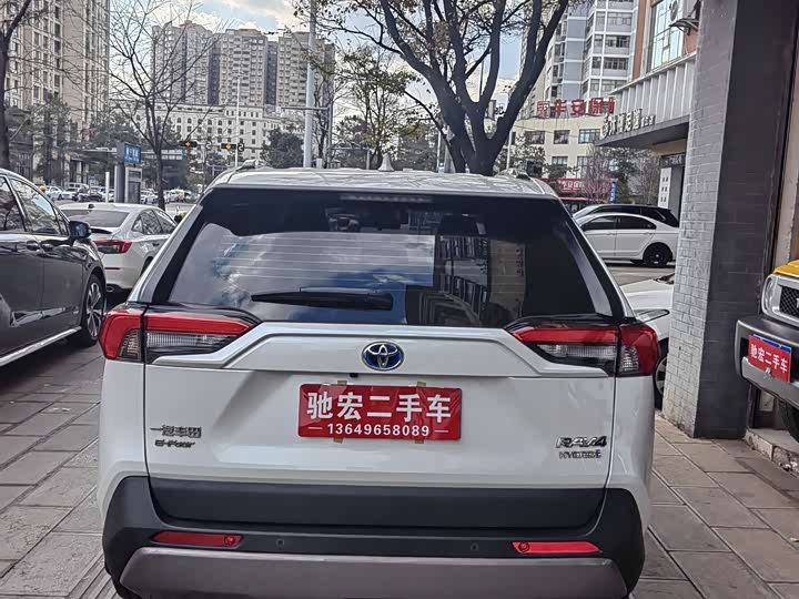 Фото 2 - Toyota RAV4