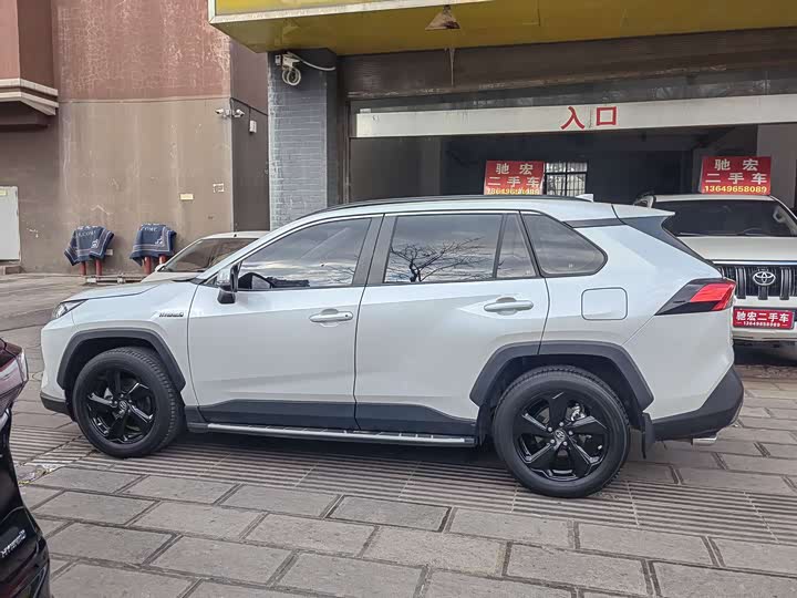 Фото 3 - Toyota RAV4