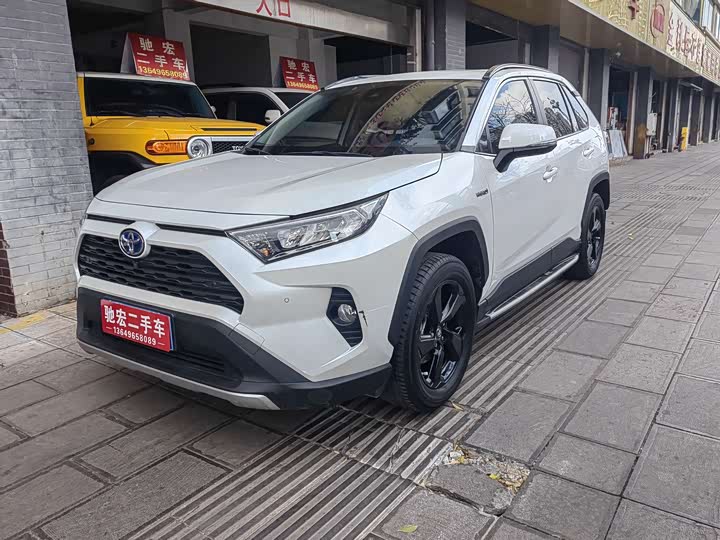 Фото 4 - Toyota RAV4