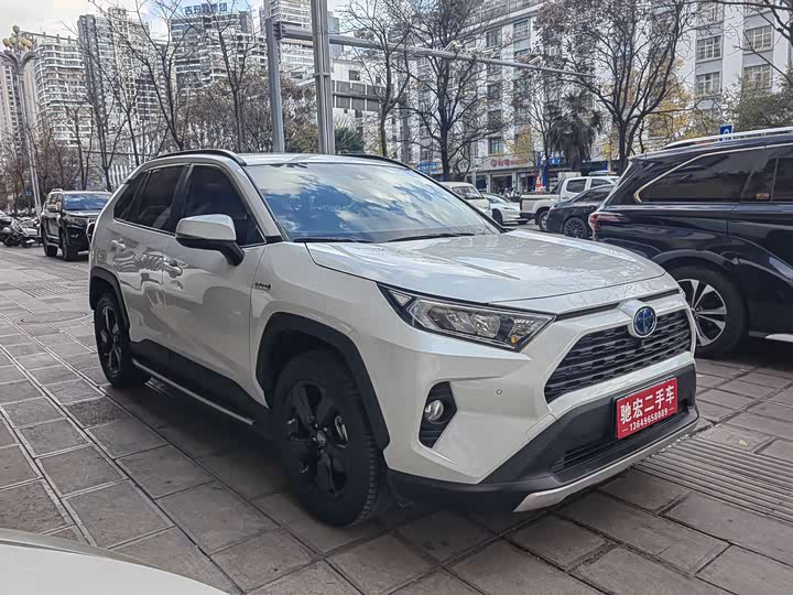 Фото 5 - Toyota RAV4