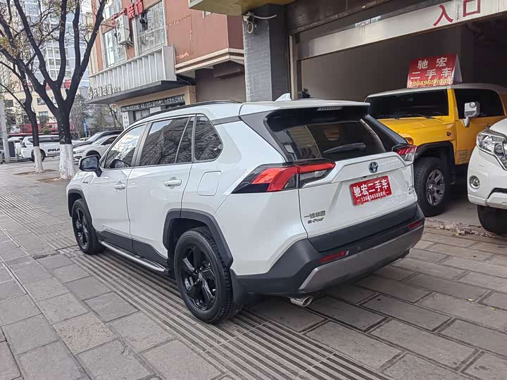 Фото 6 - Toyota RAV4