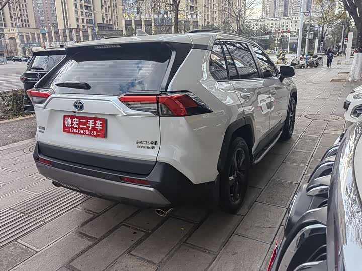 Фото 7 - Toyota RAV4