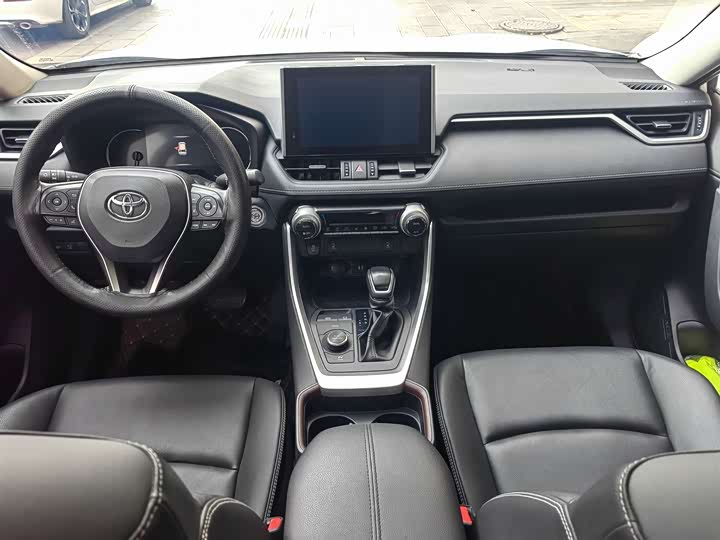 Фото 8 - Toyota RAV4