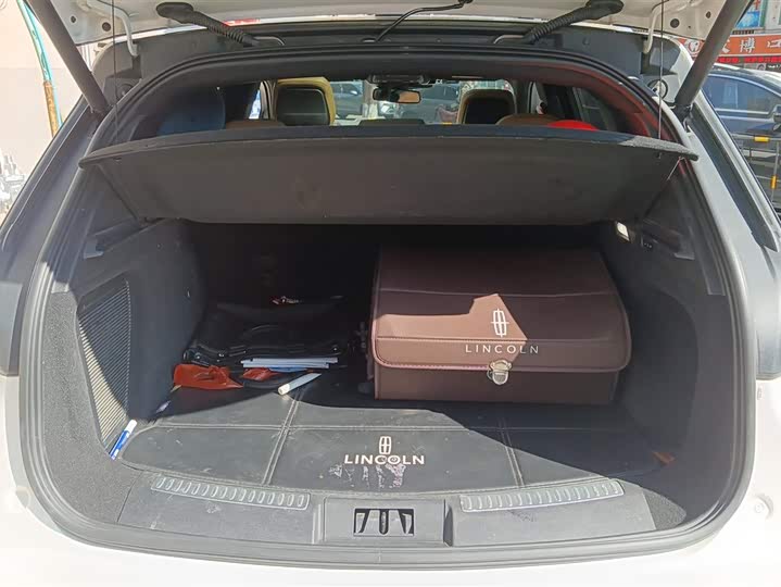 Фото 4 - Lincoln Corsair