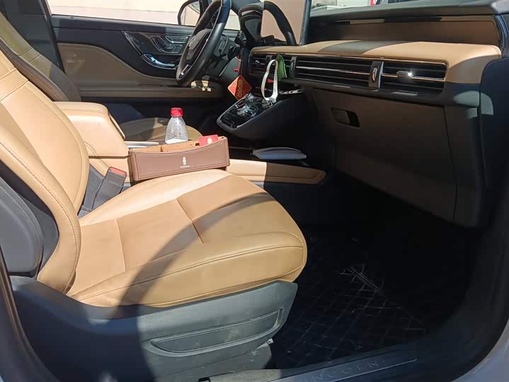 Фото 8 - Lincoln Corsair