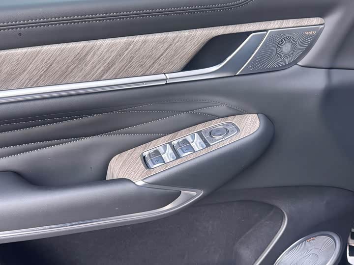 Фото 7 - Tank 500 Hybrid