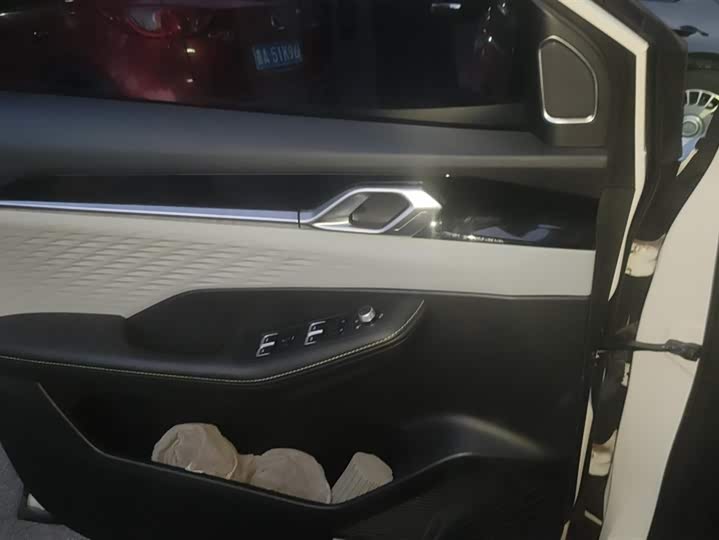 Фото 7 - Geely Coolray