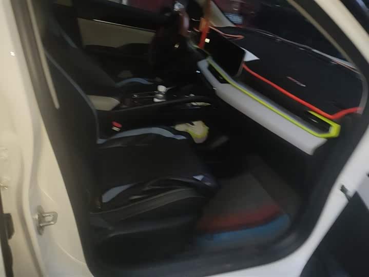 Фото 8 - Geely Coolray