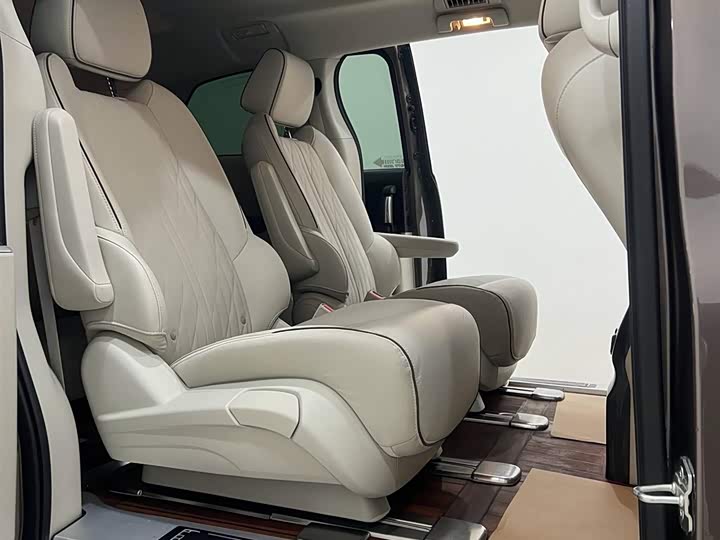 Фото 4 - Buick GL8 ES