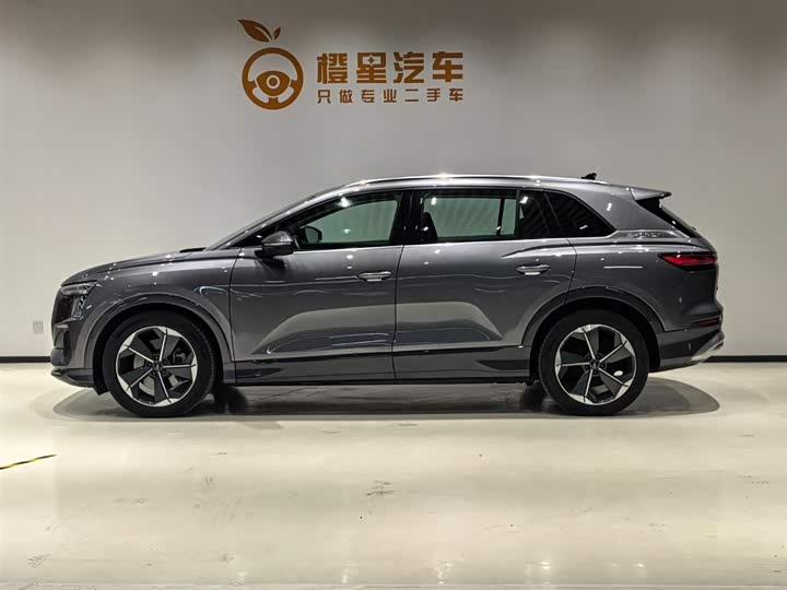 Фото 3 - Audi Q5 e-tron