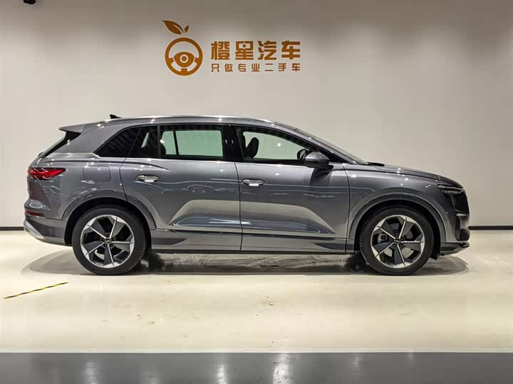 Фото 4 - Audi Q5 e-tron