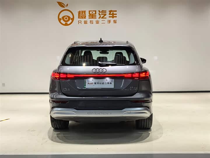 Фото 6 - Audi Q5 e-tron