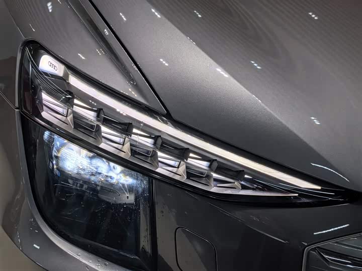 Фото 7 - Audi Q5 e-tron