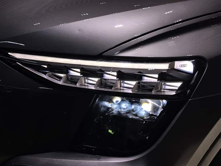 Фото 8 - Audi Q5 e-tron