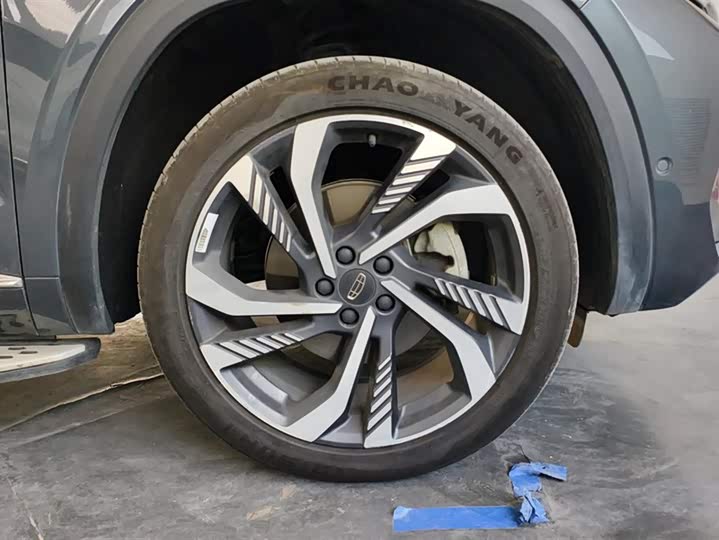 Фото 6 - Geely Monjaro