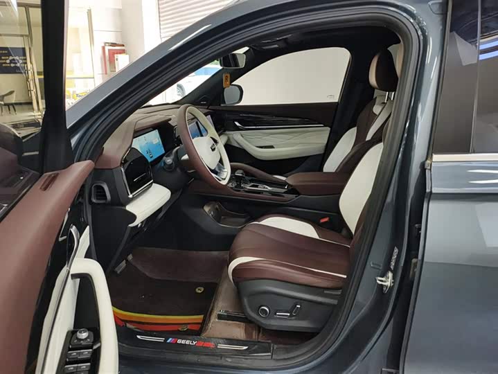 Фото 9 - Geely Monjaro