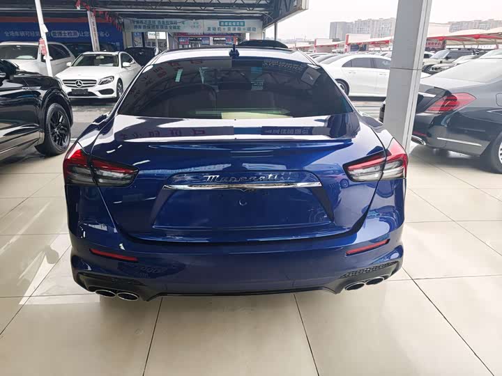 Фото 9 - Maserati Ghibli