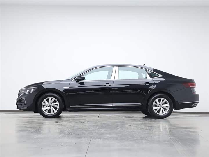 Фото 5 - Volkswagen Passat Hybrid