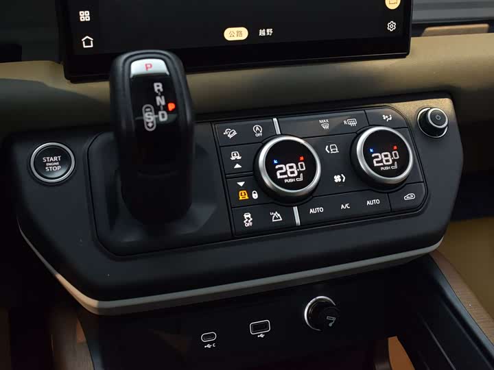 Фото 8 - Land Rover Defender