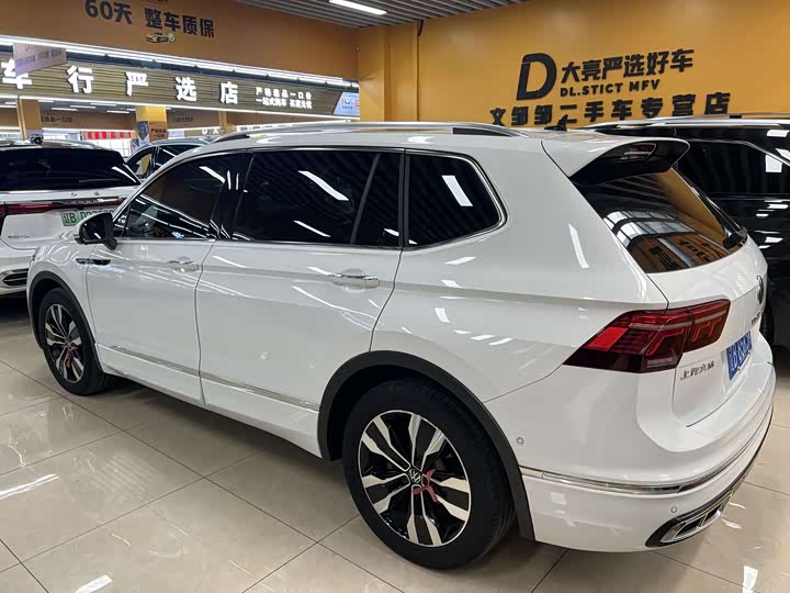 Фото 2 - Volkswagen Tiguan L Pro