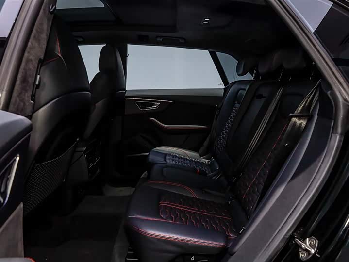 Фото 7 - Audi RS Q8