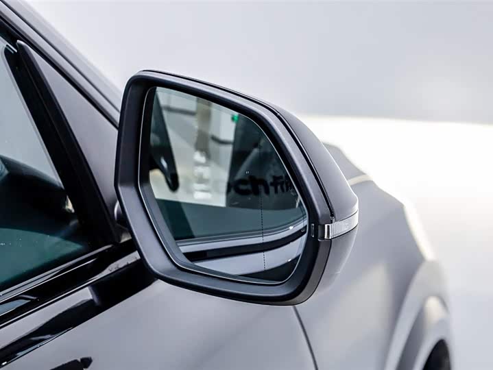 Фото 9 - Audi RS Q8