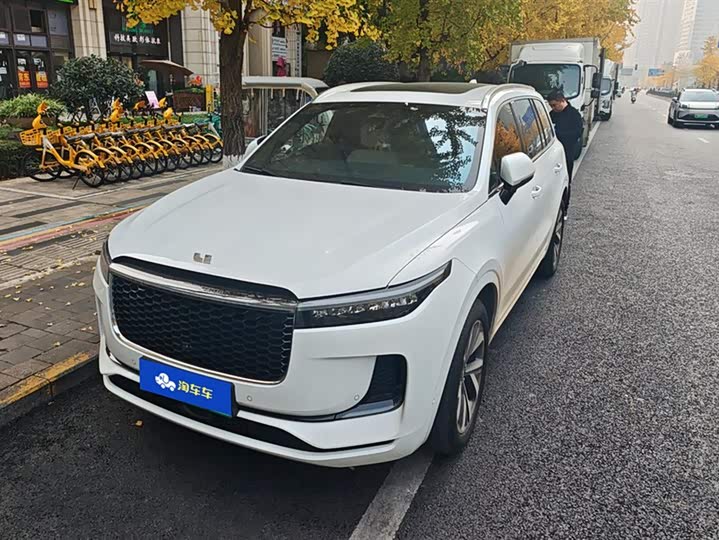 Фото 1 - LiXiang One