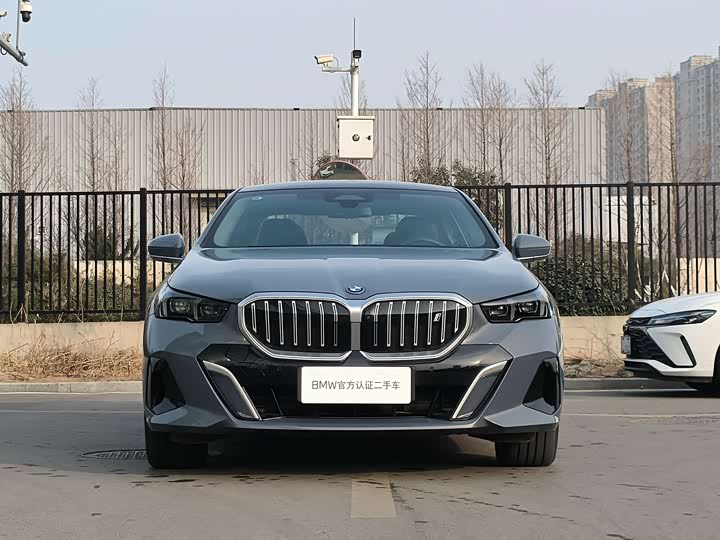 Фото 3 - BMW i5