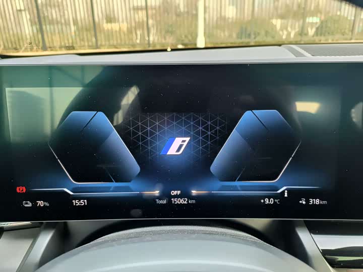 Фото 9 - BMW i5