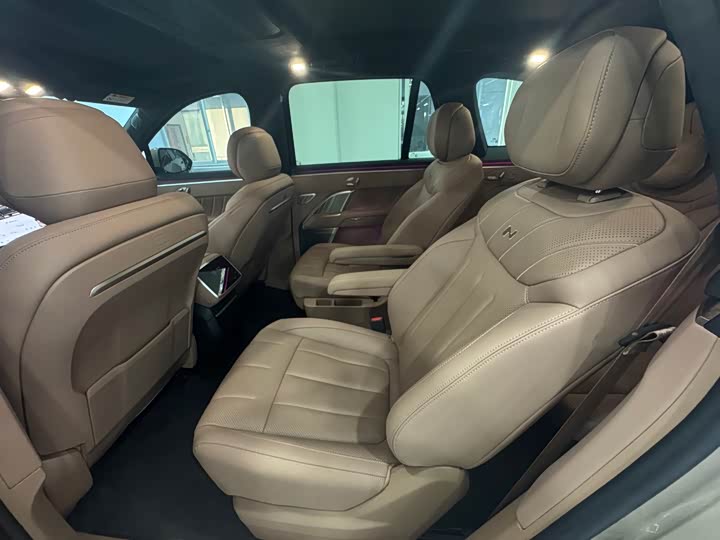 Фото 6 - Nio Onvo L90