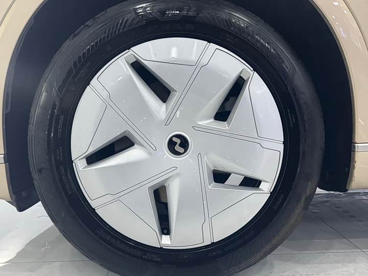 Фото 9 - Nio Onvo L90