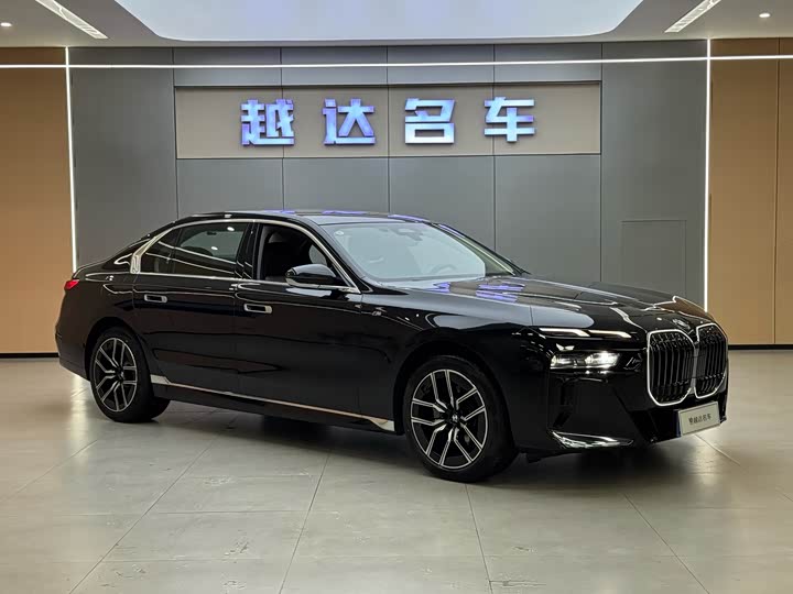 Фото 3 - BMW 7 Series