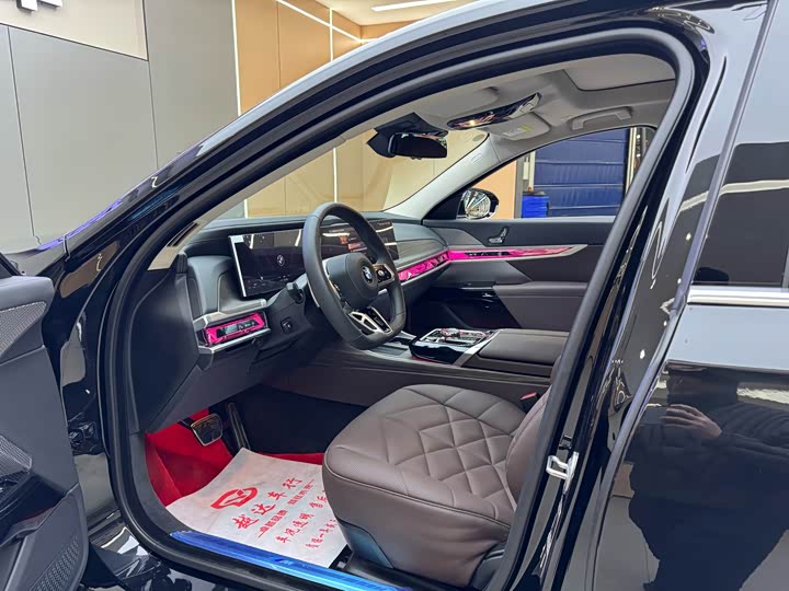 Фото 5 - BMW 7 Series