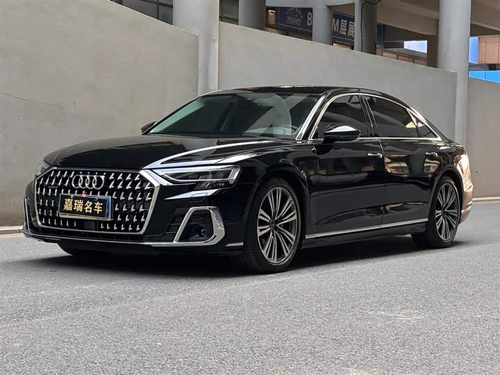 Фото 1 - Audi A8