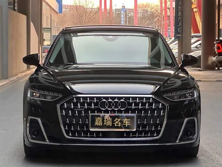 Фото 2 - Audi A8