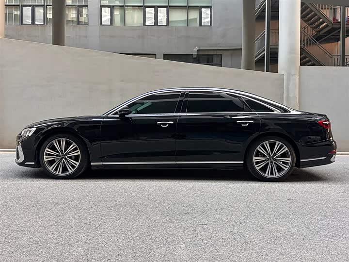 Фото 3 - Audi A8