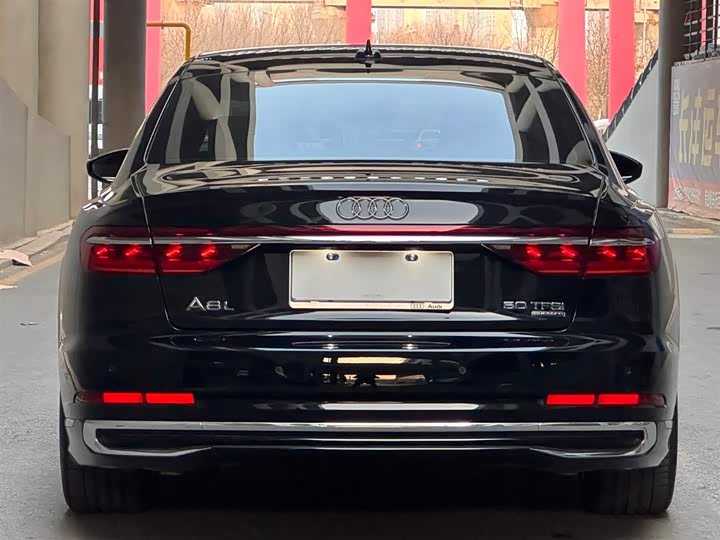 Фото 4 - Audi A8
