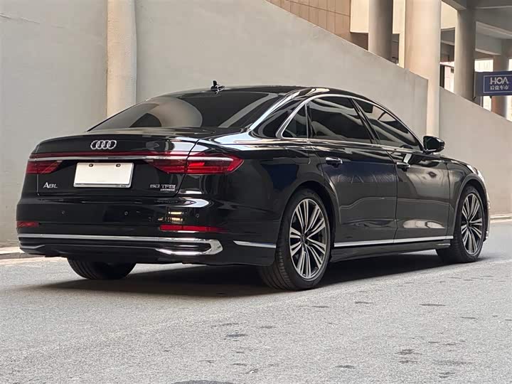 Фото 5 - Audi A8