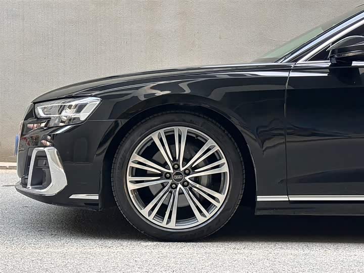 Фото 6 - Audi A8