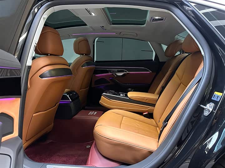 Фото 8 - Audi A8